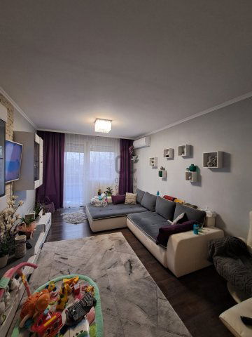 Eladó panellakás, Debrecenben 67.5 M Ft, 3 szobás