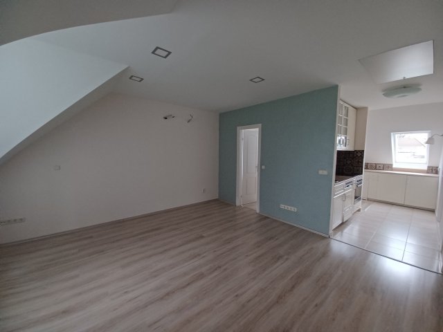 Kiadó családi ház, albérlet, Győrött 366 E Ft / hó, 4 szobás