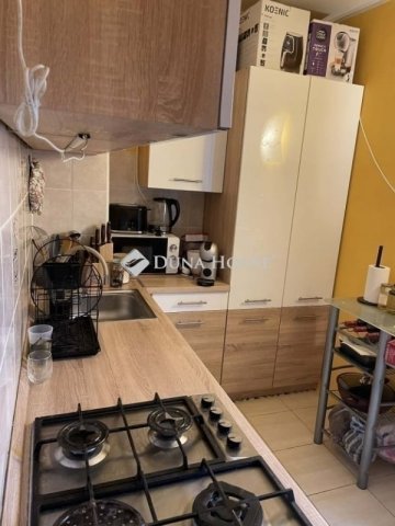 Eladó panellakás, Pécsett 53.99 M Ft, 2 szobás