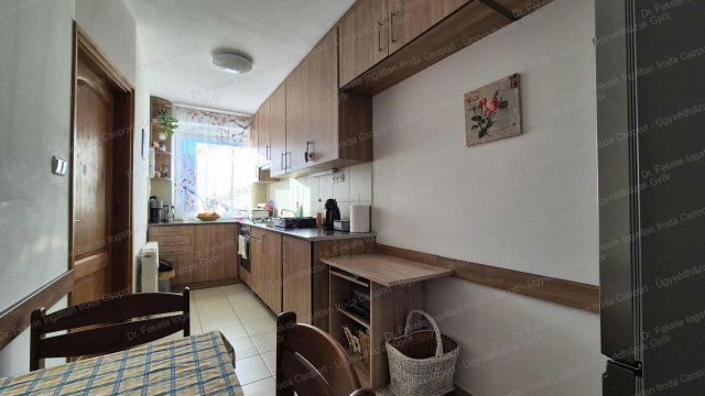 Eladó téglalakás, Győrött, Lakatos utcában 84 M Ft, 2+1 szobás