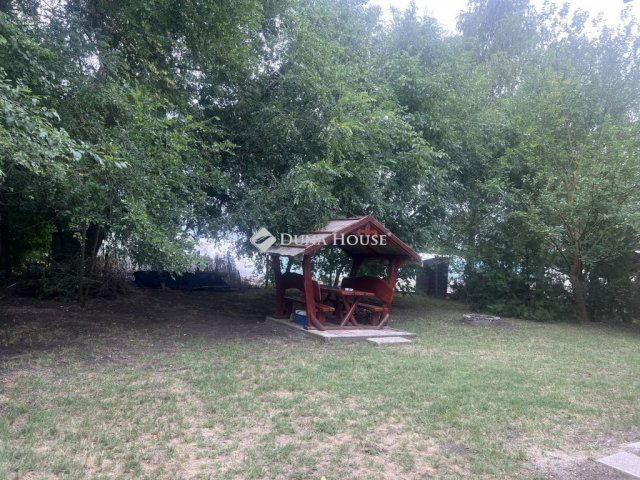 Eladó nyaraló, Tápiószentmártonon 40 M Ft, 3 szobás