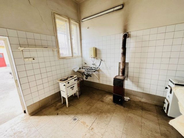 Eladó családi ház, Szentmártonkátán 45 M Ft, 4 szobás