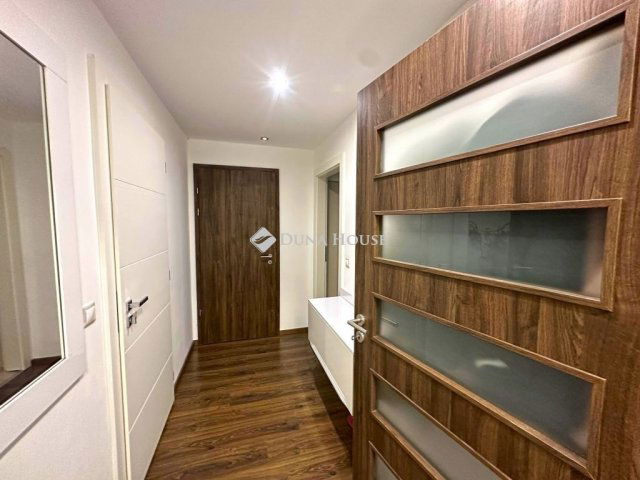 Eladó családi ház, Szentendrén 395.9 M Ft, 6 szobás