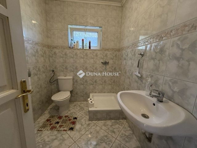 Eladó ikerház, Érden 99.9 M Ft, 5 szobás / költözzbe.hu