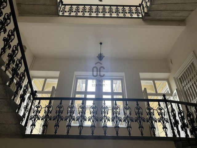 Eladó téglalakás, Budapesten, VI. kerületben 65 M Ft, 2 szobás