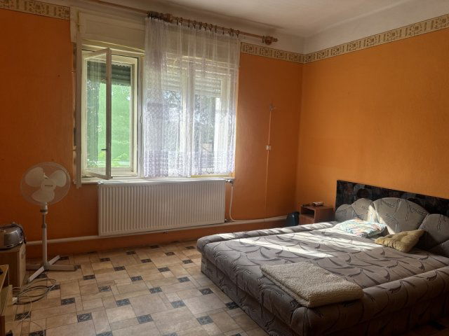 Eladó családi ház, Jászapátiban 32 M Ft, 7 szobás