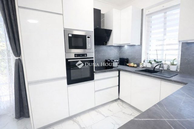 Eladó családi ház, Kecskeméten 90 M Ft, 5 szobás