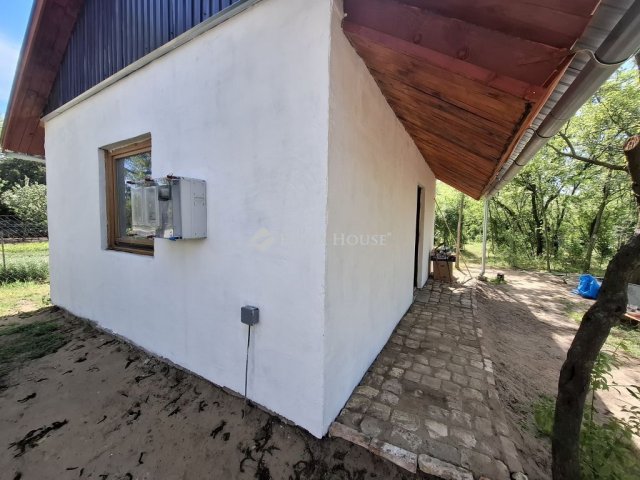 Eladó családi ház, Kiskunfélegyházán 12 M Ft, 2 szobás