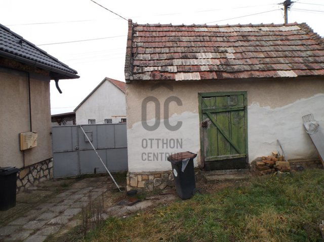 Eladó családi ház, Pápakovácsin 33 M Ft, 3 szobás