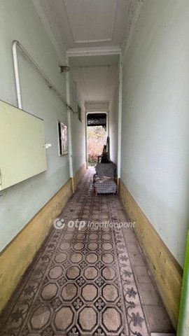 Eladó családi ház, Pápán 36.9 M Ft, 2 szobás