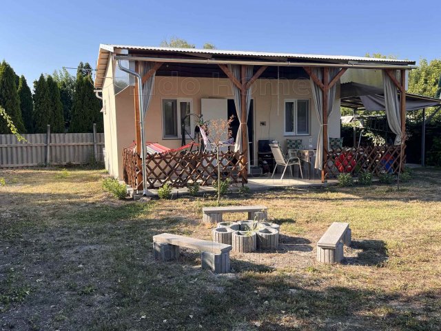 Eladó nyaraló, Siófokon 39 M Ft, 2 szobás / költözzbe.hu