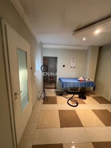 Eladó családi ház, Ócsán 84.99 M Ft, 7 szobás