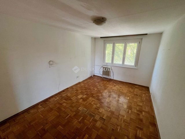 Eladó panellakás, Székesfehérvárott 59.9 M Ft, 3 szobás