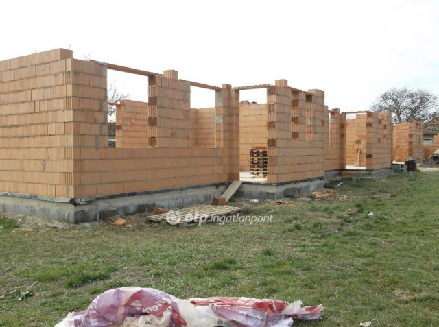 Eladó családi ház, Adácson 39 M Ft, 2 szobás