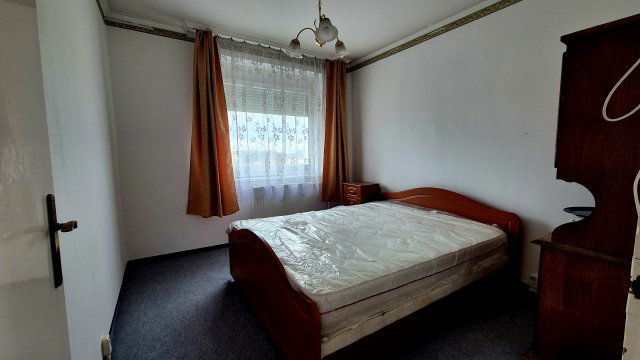 Eladó panellakás, Sárváron 32 M Ft, 2+1 szobás