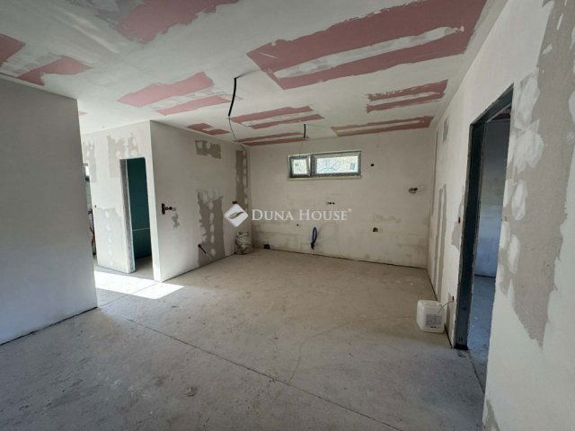 Eladó családi ház, Bicskén 100.5 M Ft, 4 szobás