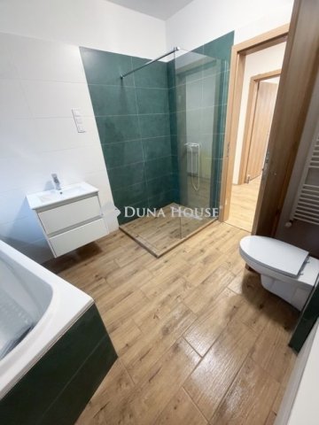 Eladó téglalakás, Pécsett 99.9 M Ft, 4 szobás