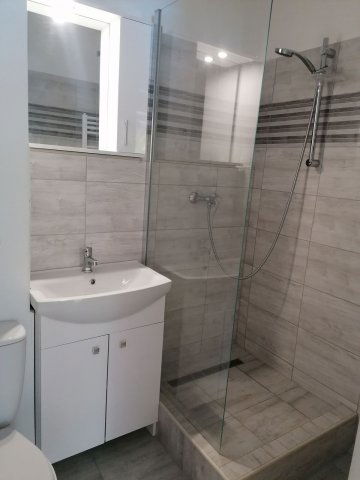 Kiadó panellakás, albérlet, Ajkán, József Attila utcában