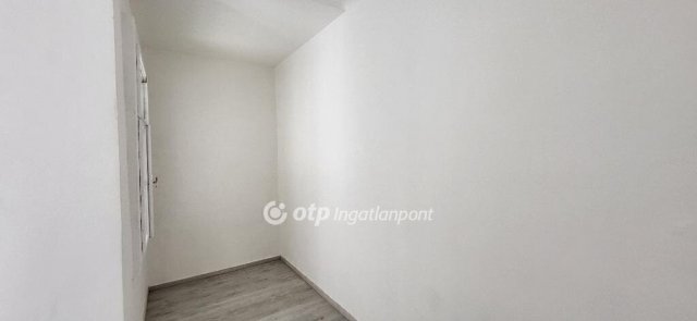 Eladó téglalakás, Budapesten, VIII. kerületben 39.9 M Ft