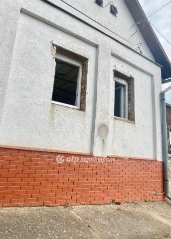 Eladó családi ház, Szederkényen 13 M Ft, 2 szobás