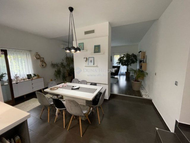 Eladó családi ház, Nagykovácsiban 279 M Ft, 5 szobás