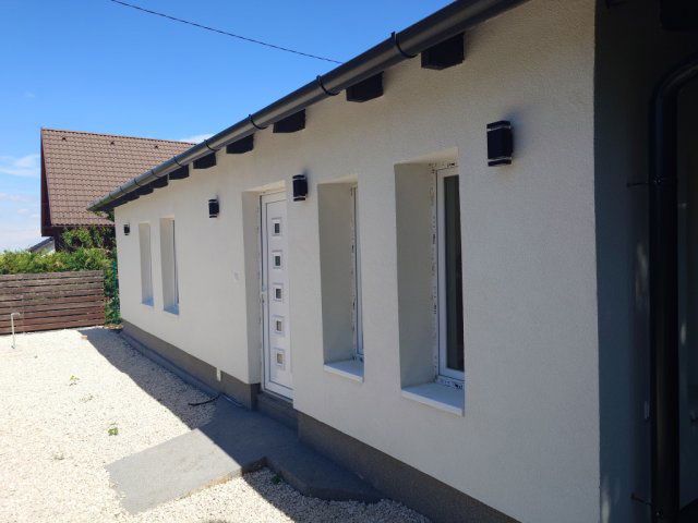 Eladó családi ház, Velencén 92 M Ft, 4+1 szobás