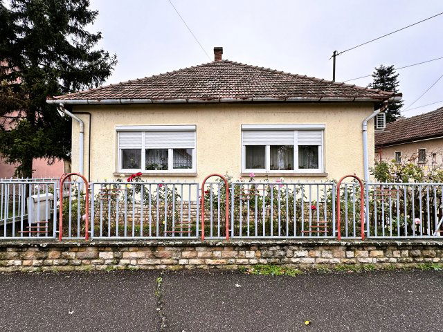 Eladó családi ház, Sarkadon 28 M Ft, 2 szobás