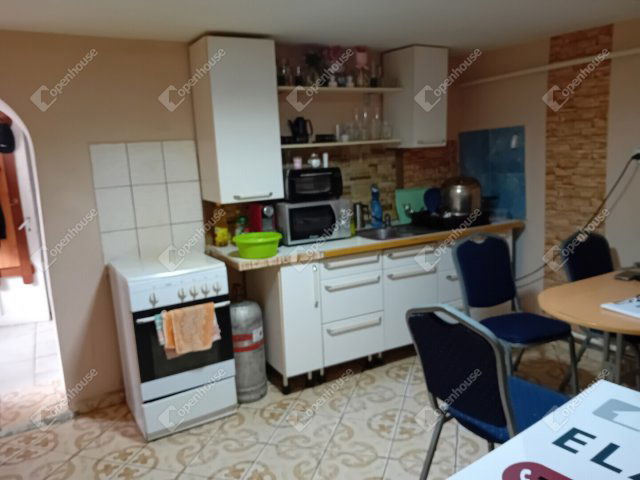 Eladó családi ház, Tatabányán 17 M Ft, 2 szobás