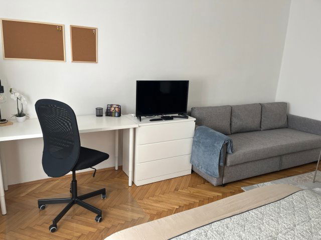 Kiadó téglalakás, albérlet, Pécsett, Garay utcában, 1 szobás
