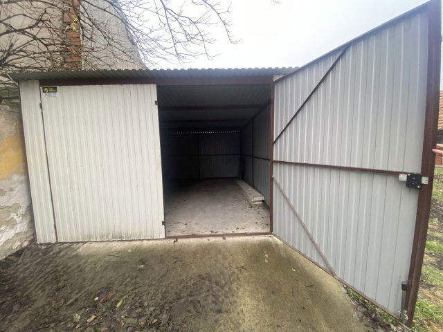 Kiadó garázs, Kiskunhalason 25 E Ft / hó / költözzbe.hu