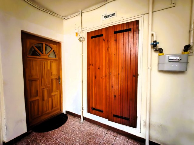 Eladó téglalakás, Szekszárdon 43.5 M Ft, 1+3 szobás