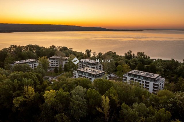 Eladó téglalakás, Keszthelyen 99.9 M Ft, 3 szobás