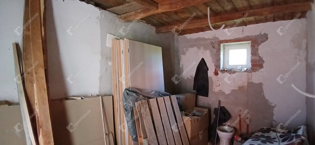 Eladó családi ház, Egerváron 10.5 M Ft, 1 szobás