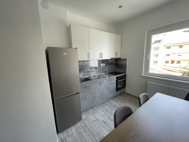 Kiadó téglalakás, albérlet, Szegeden 240 E Ft / hó, 3 szobás