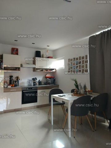 Eladó családi ház, Dunakeszin 159.9 M Ft, 4+1 szobás