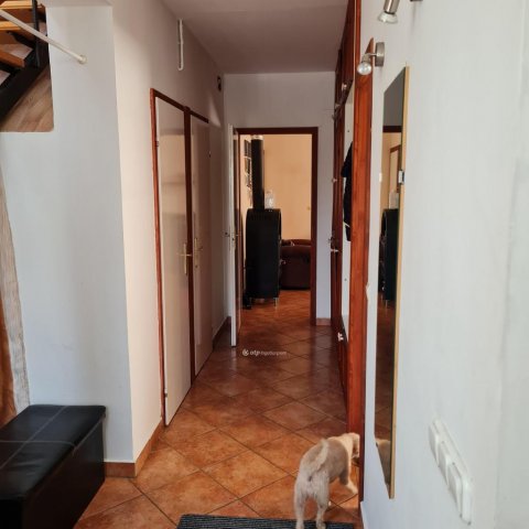Eladó családi ház, Veszprémben 149.9 M Ft, 8+2 szobás