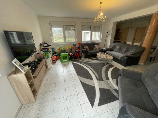 Eladó családi ház, Székesfehérvárott 150 M Ft, 6 szobás