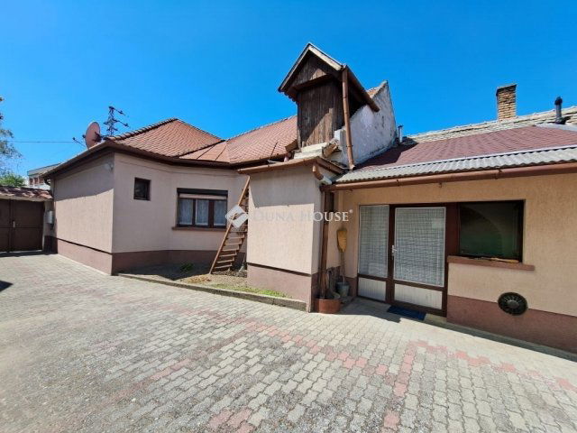 Eladó családi ház, Baján 51.99 M Ft, 5 szobás