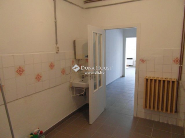 Eladó családi ház, Táton 34.99 M Ft, 3 szobás