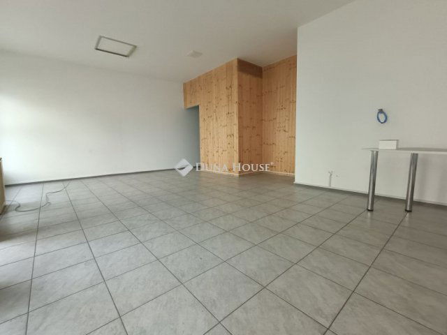 Eladó üzlethelyiség, Mosonmagyaróváron 13.5 M Ft