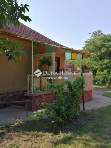 Eladó családi ház, Cegléden 59.9 M Ft, 2 szobás