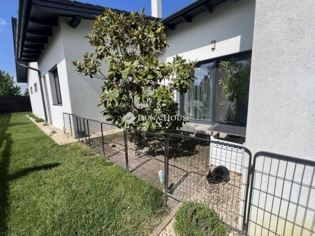 Eladó családi ház, Szegeden 280 M Ft, 4+1 szobás