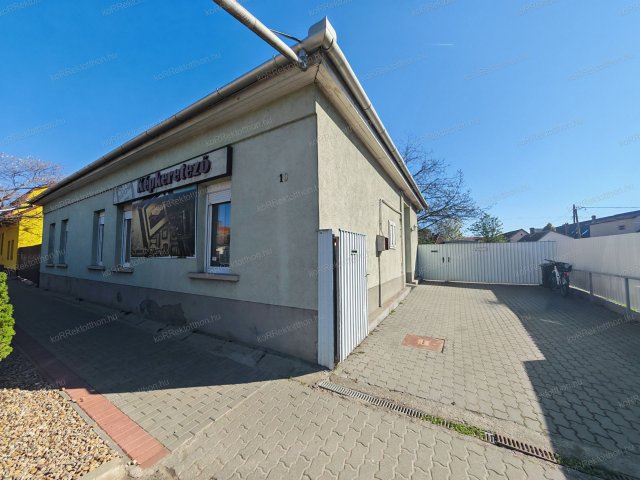 Eladó családi ház, Jászberényben 76 M Ft, 6 szobás