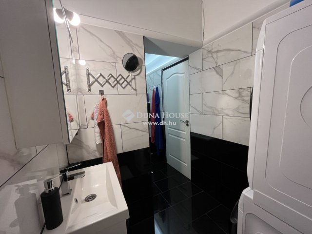 Eladó családi ház, Bonyhádon 255.589 M Ft, 9 szobás