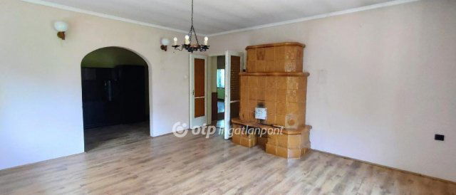 Eladó családi ház, Győrújbaráton 95.9 M Ft, 2+1 szobás