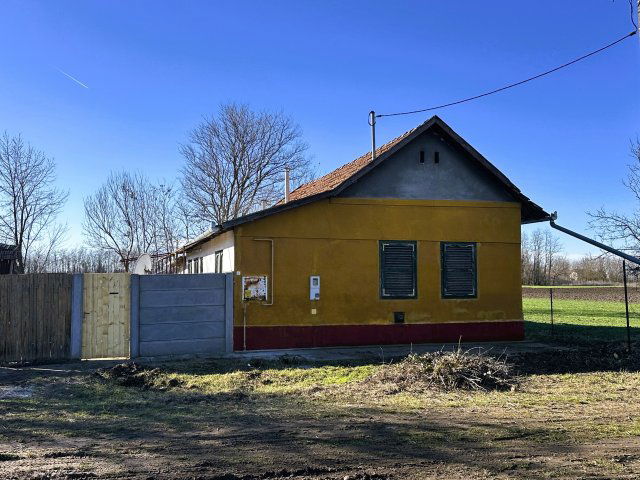 Eladó családi ház, Dombiratoson 4.9 M Ft, 3 szobás
