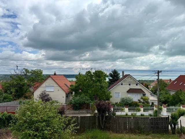 Eladó családi ház, Balatonalmádiban 84.9 M Ft, 4 szobás
