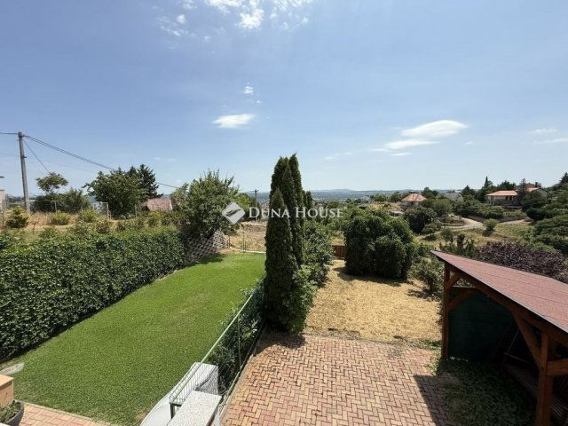 Eladó téglalakás, Pécsett 114.9 M Ft, 4 szobás