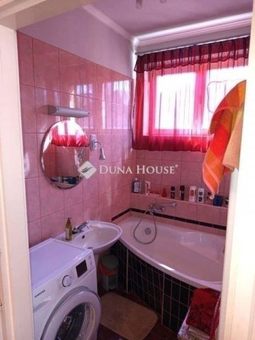 Eladó családi ház, Vecsésen 148 M Ft, 3 szobás