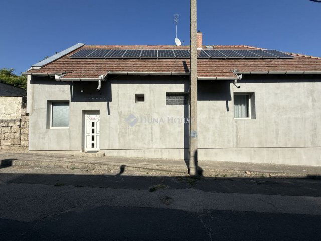 Eladó családi ház, Sóskúton 114.9 M Ft, 5 szobás